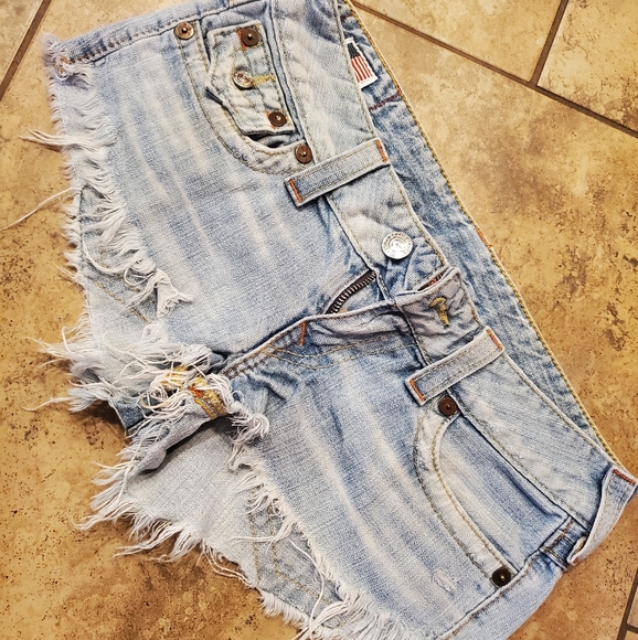 True Religion Pants - TRUE RELIGION- Jean Super Short Cut Offs sz 28